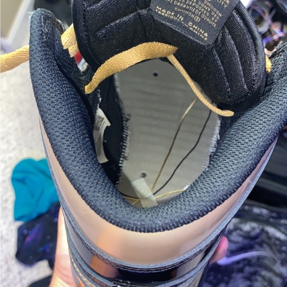 Jordan 1 Retro High Black Metallic Gold size 10/2 - Picture 15 of 16